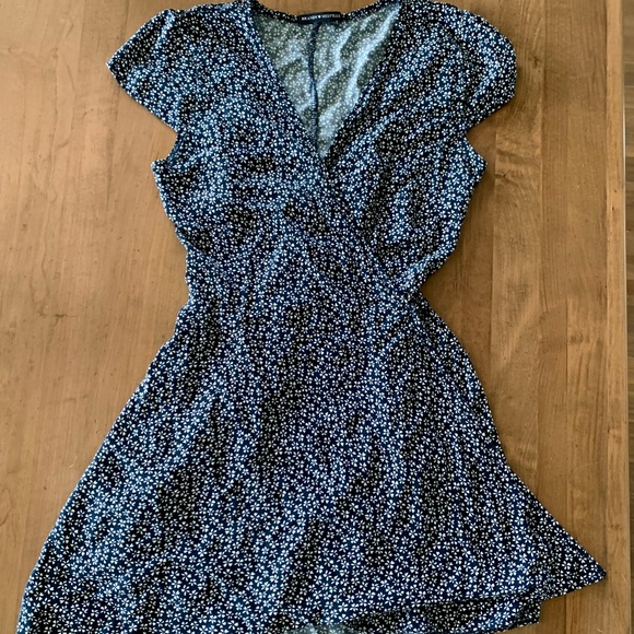 Brandy Melville Navy Floral Wrap Dress - Picture 4 of 5